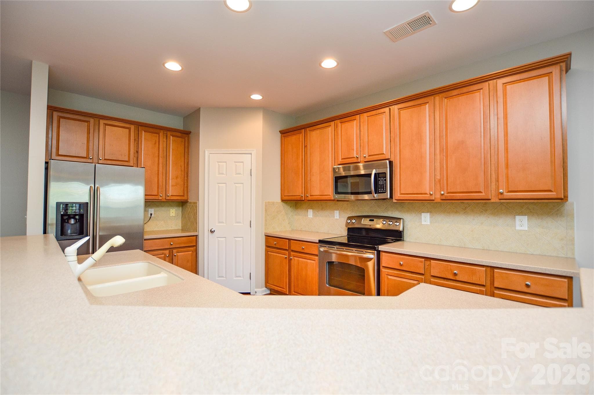 Single Family Residence at 6720 Eastfield Park Drive, Charlotte, photo 11 of 39