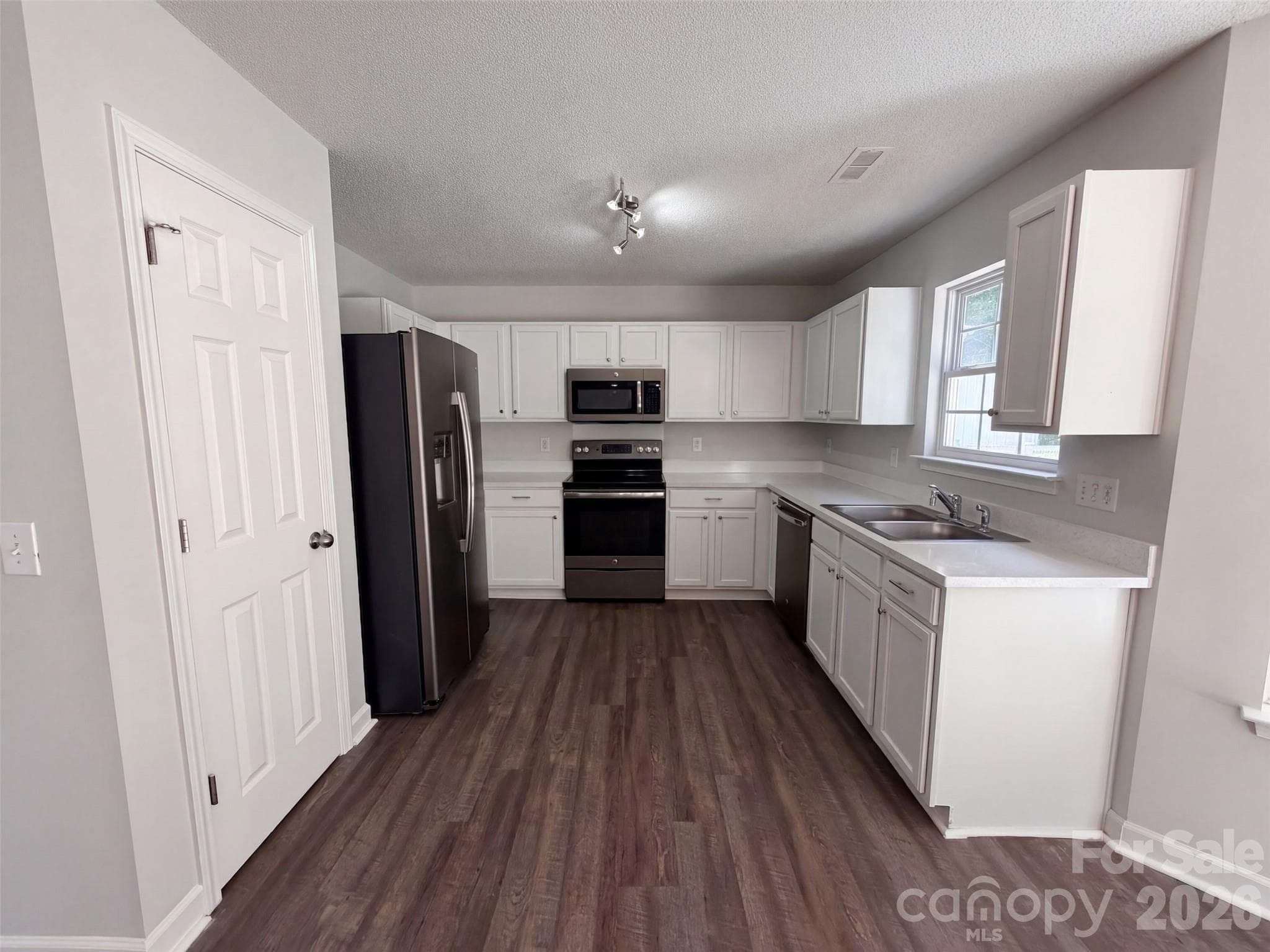 Single Family Residence at 3978 Shasta Circle, Clover, photo 2 of 16