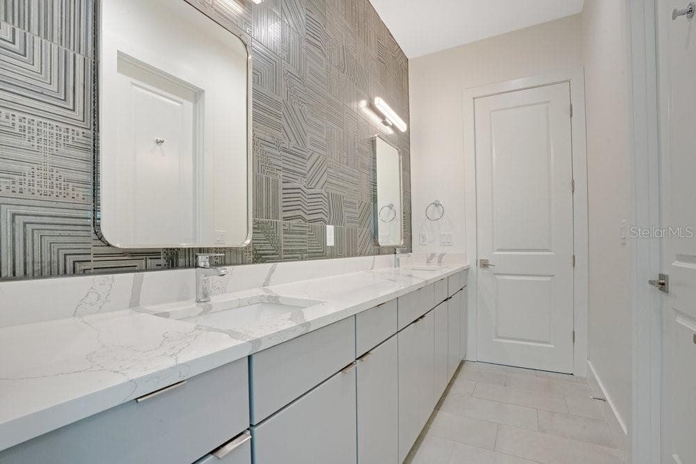 Townhouse at 504 W SWOOPE AVE, WINTER PARK, photo 19 of 32
