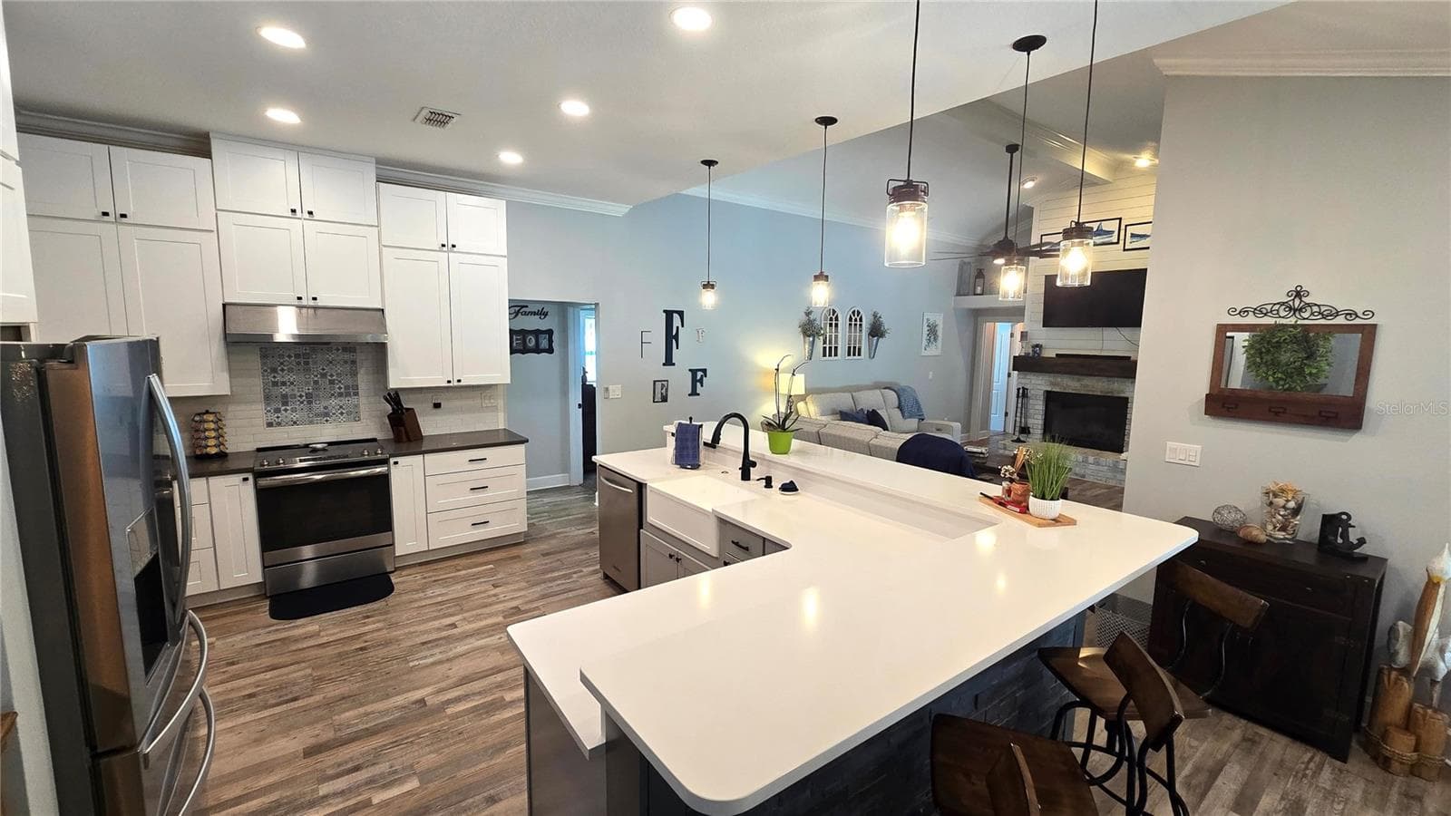 No shortage of cabinets space in this beautiful kitchen. - 9991 WINDTREE BLVD, SEMINOLE
