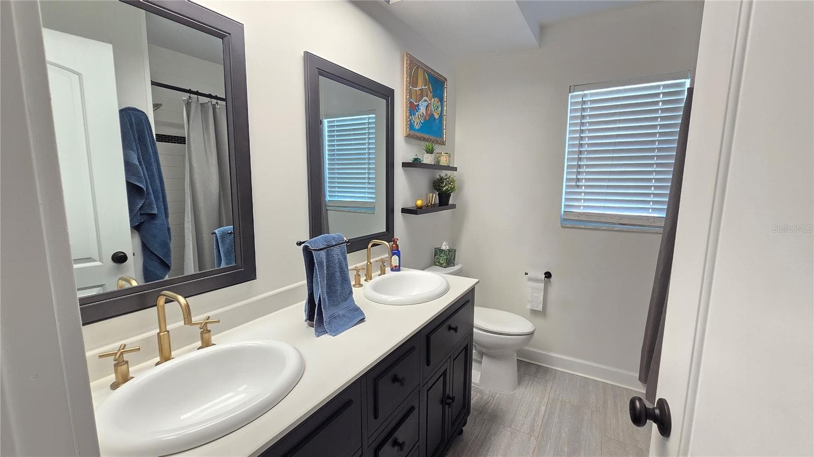 Full bathroom with shower/tub combo plus double sinks. - 9991 WINDTREE BLVD, SEMINOLE
