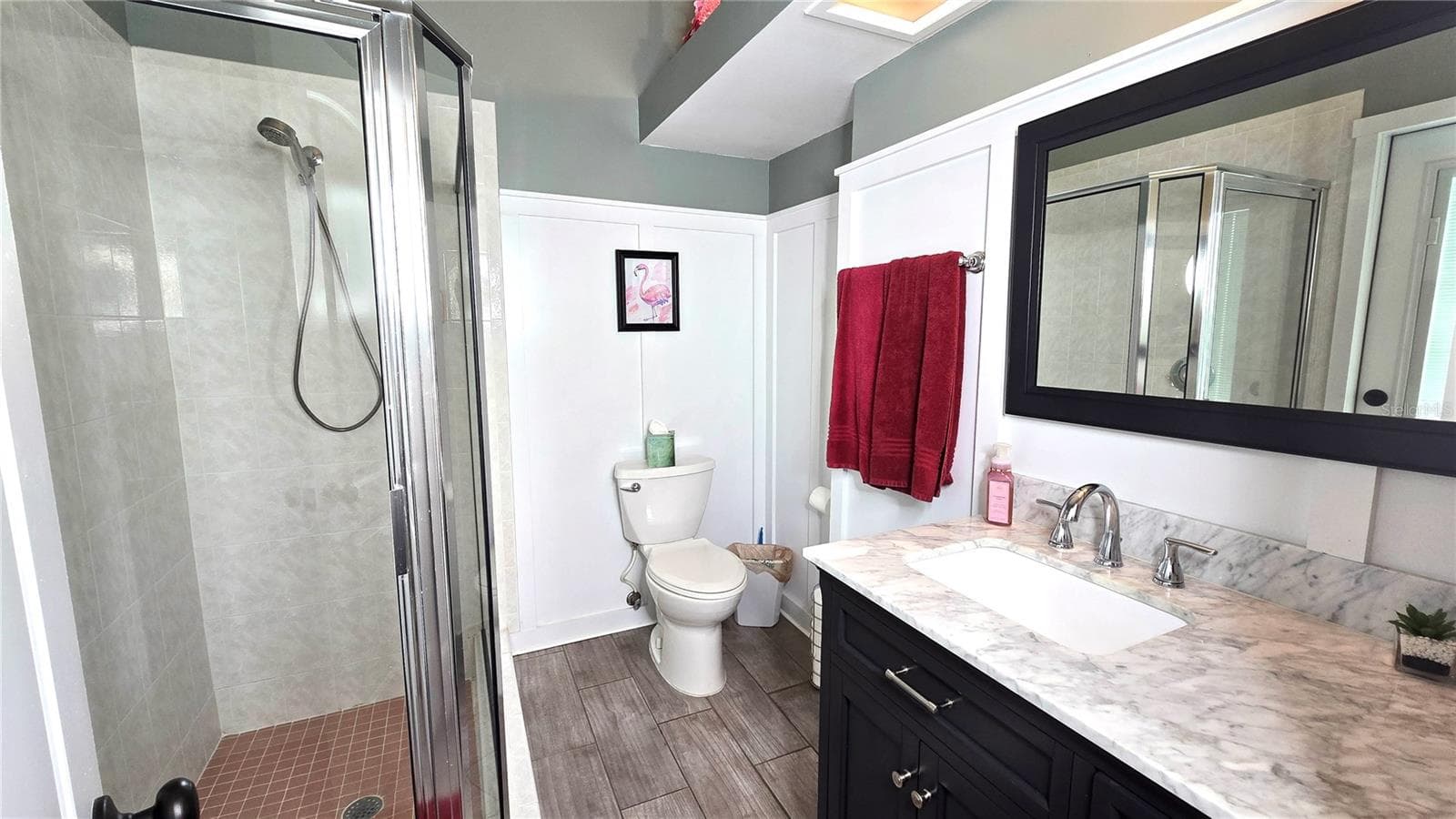 Full 3rd bathroom.  This bathroom has an access door to the back yard pool area. - 9991 WINDTREE BLVD, SEMINOLE