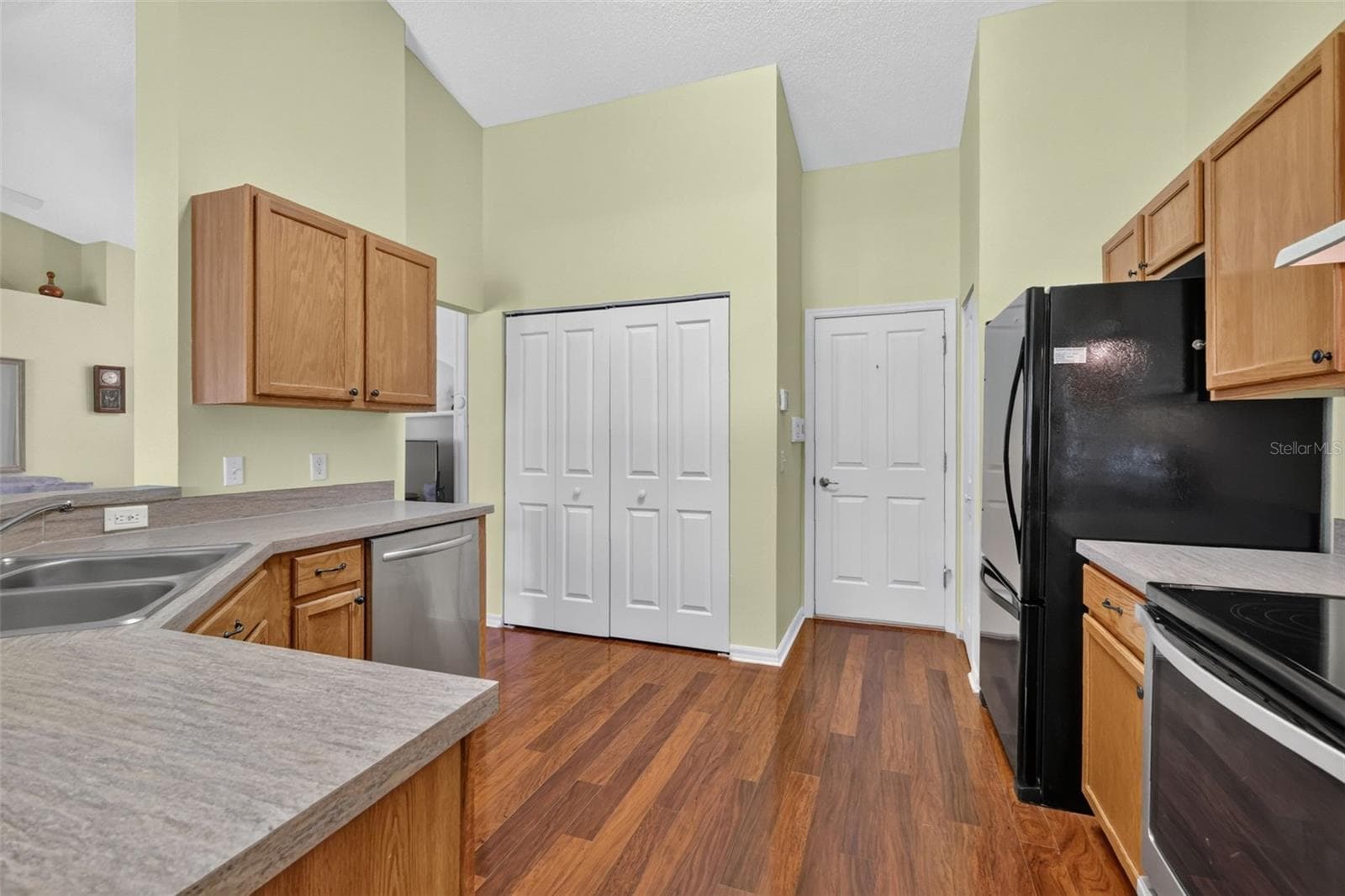 Single Family Residence at 26958 HONEYMOON AVE, LEESBURG, photo 7 of 17