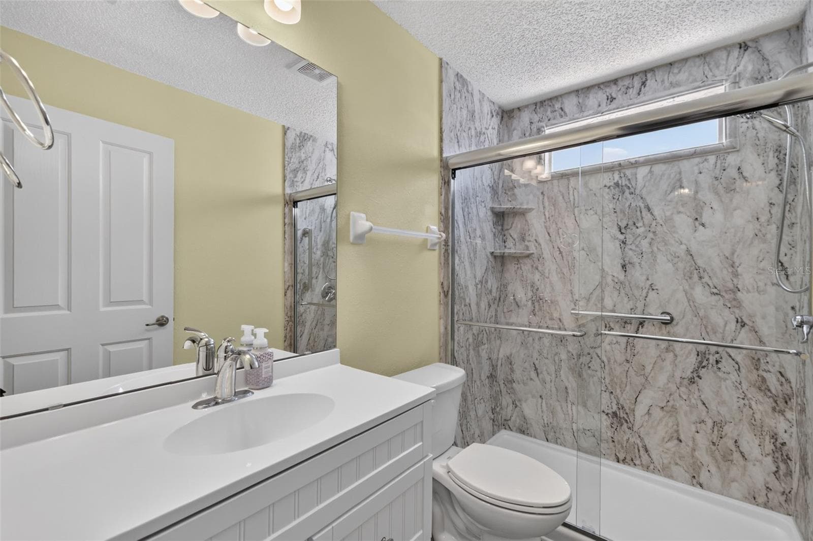Single Family Residence at 26958 HONEYMOON AVE, LEESBURG, photo 14 of 17