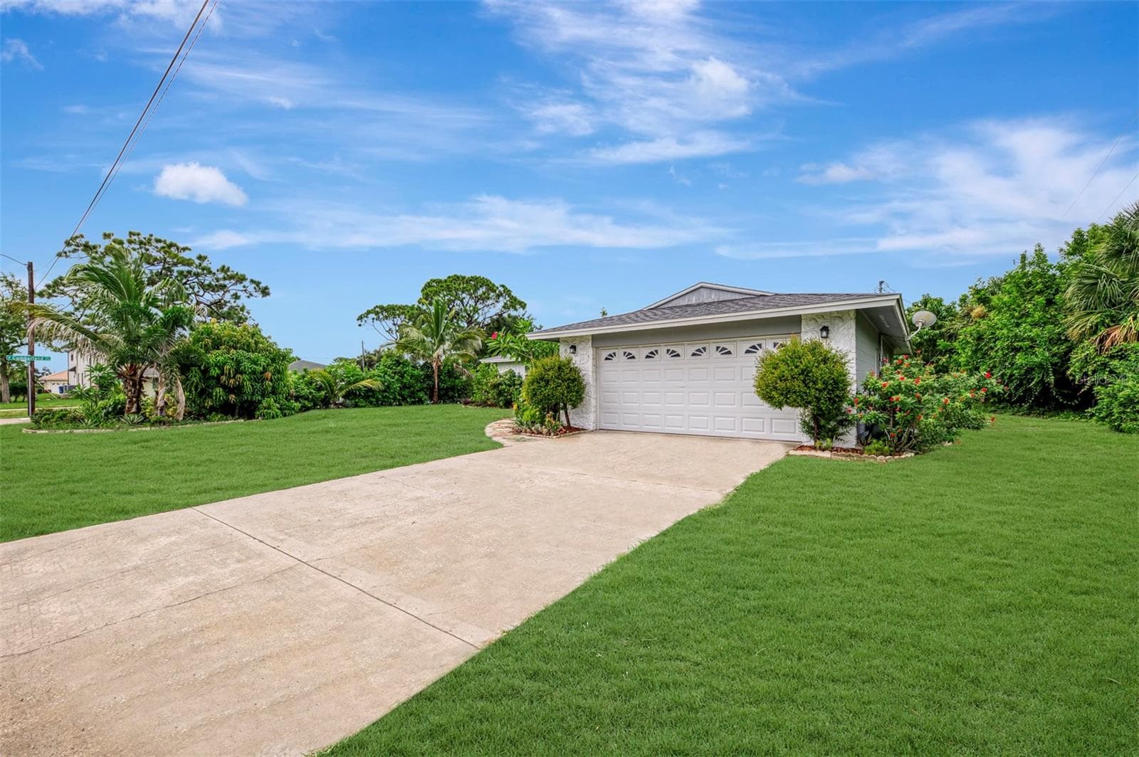Single Family Residence at 4240 SHAMROCK DR, VENICE, photo 4 of 44
