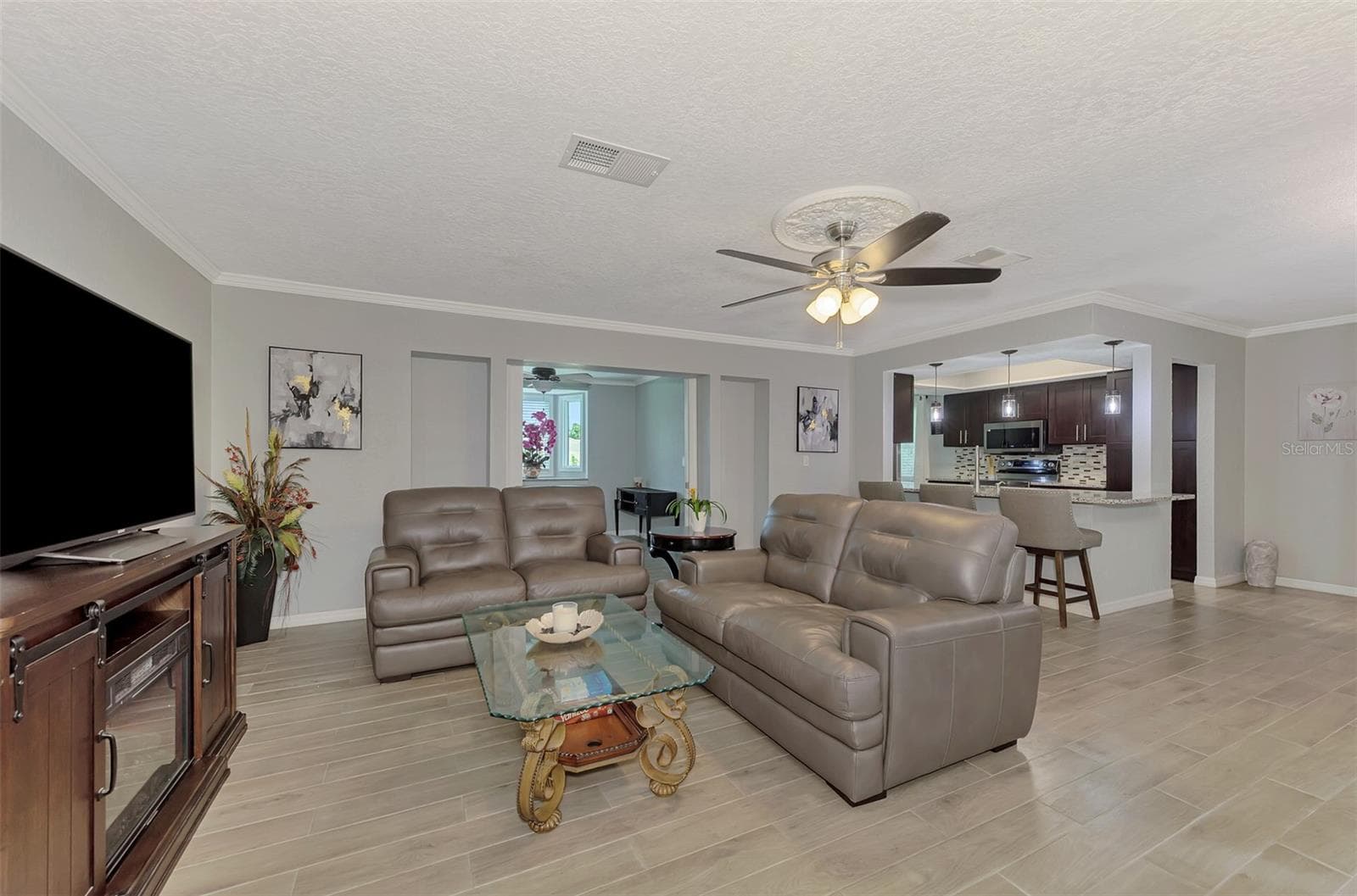Single Family Residence at 4240 SHAMROCK DR, VENICE, photo 9 of 44