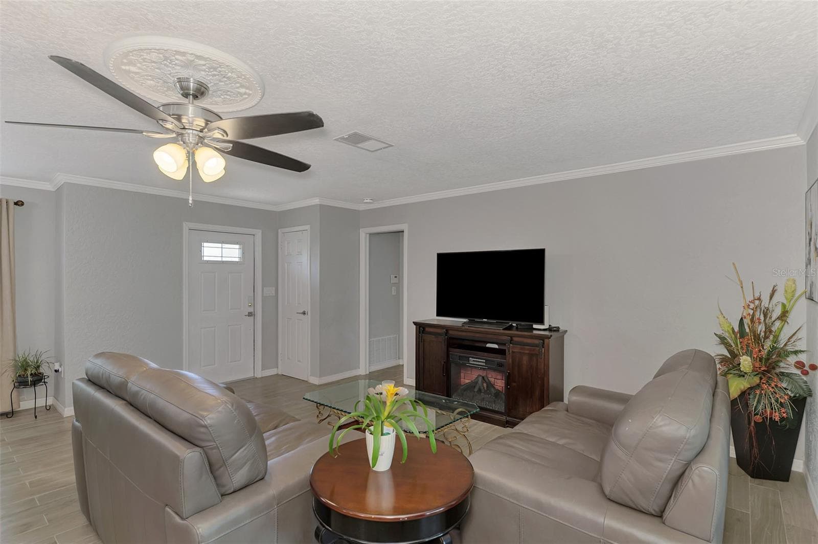 Single Family Residence at 4240 SHAMROCK DR, VENICE, photo 11 of 44