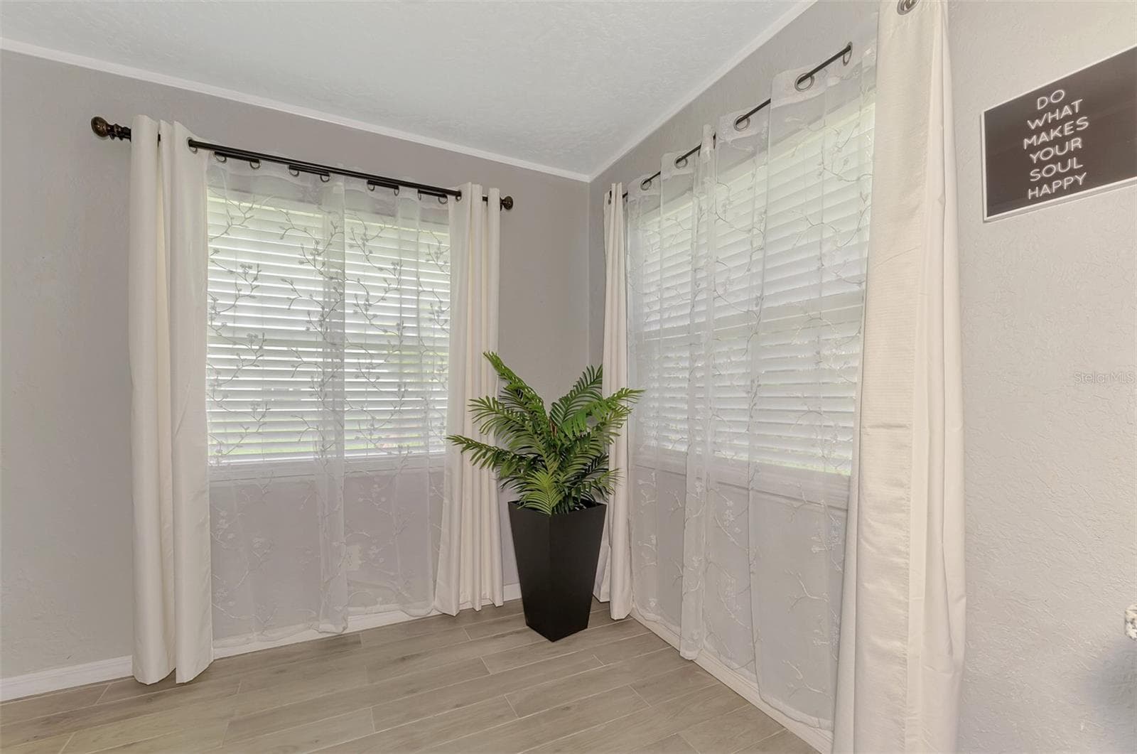 Single Family Residence at 4240 SHAMROCK DR, VENICE, photo 22 of 44