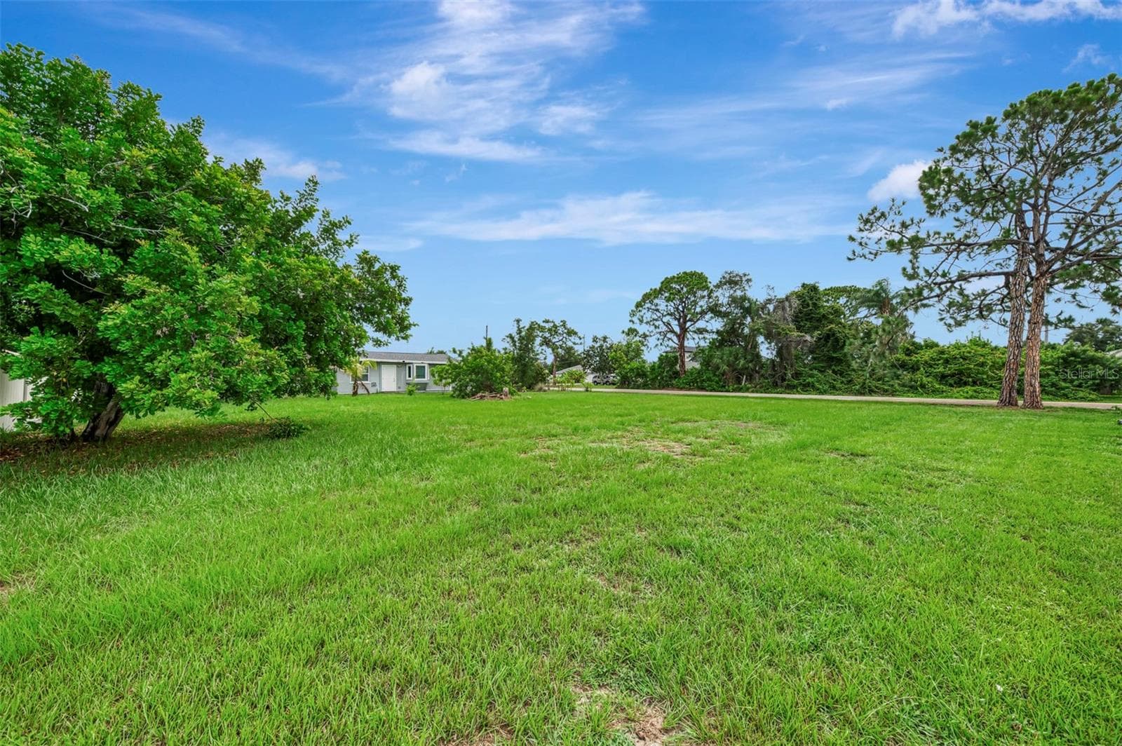 Single Family Residence at 4240 SHAMROCK DR, VENICE, photo 43 of 44