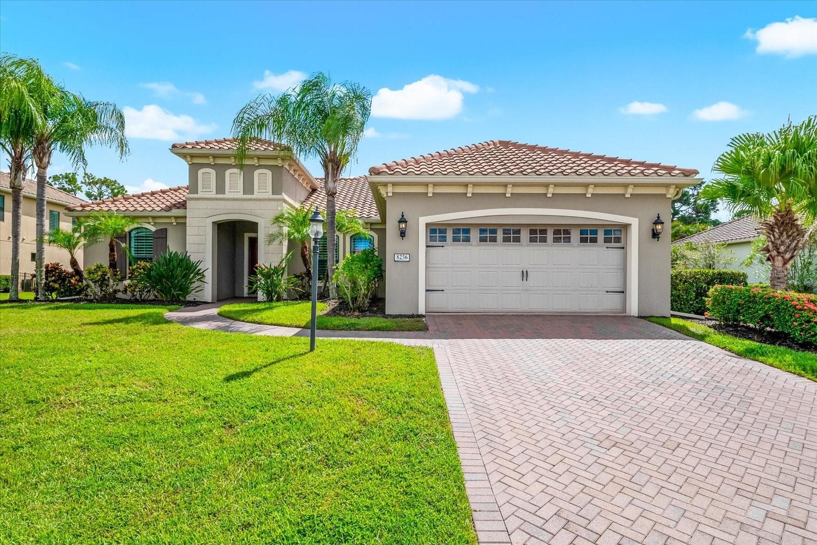 Single Family Residence at 8256 LARKSPUR CIR, SARASOTA, photo 3 of 74