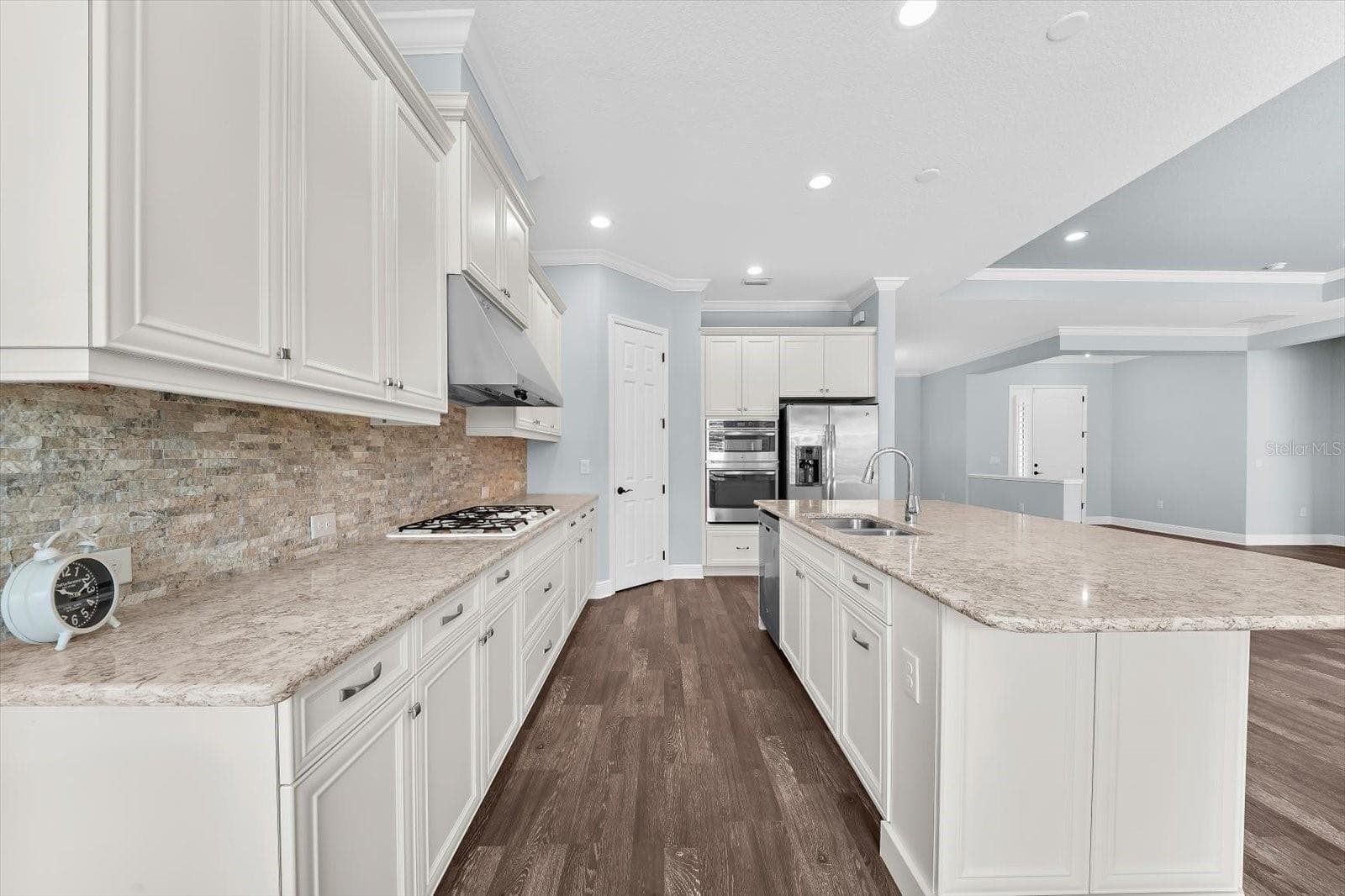 With Natural Gas Cooking - 8256 LARKSPUR CIR, SARASOTA