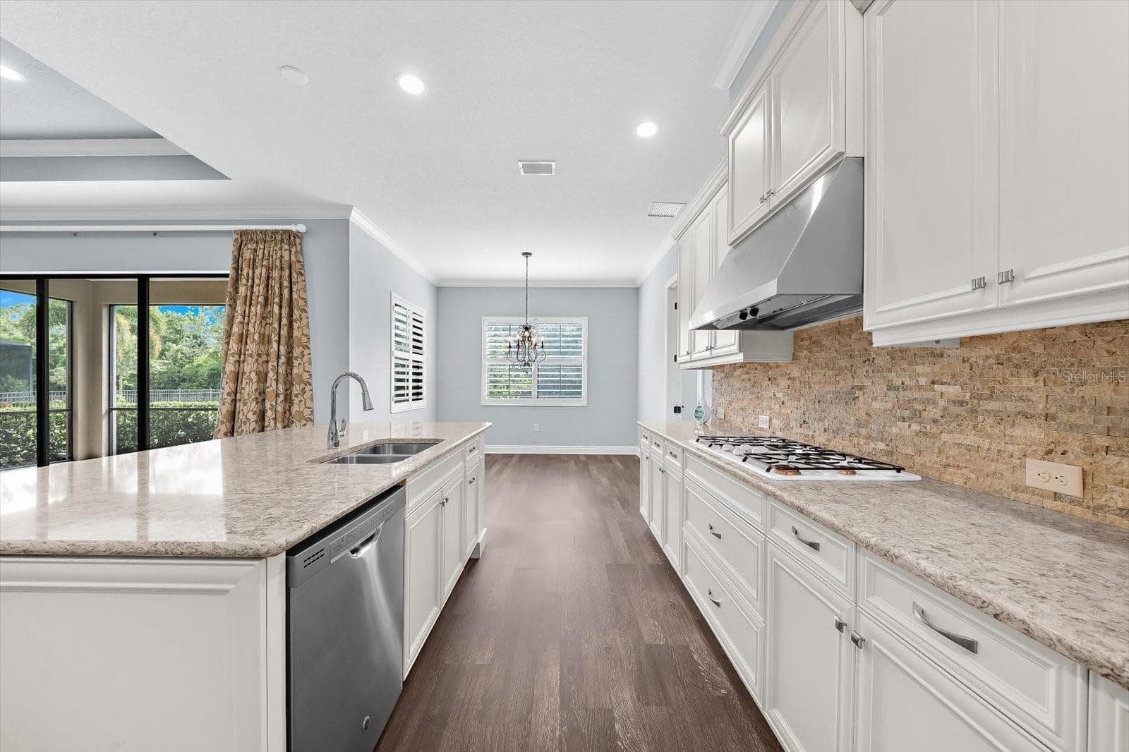 Single Family Residence at 8256 LARKSPUR CIR, SARASOTA, photo 27 of 74