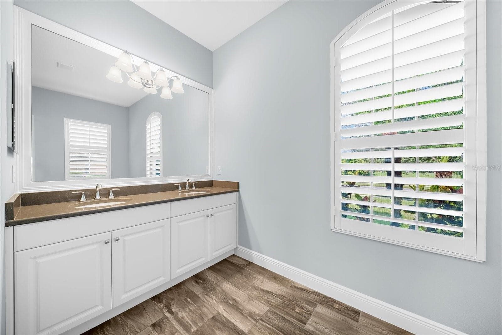 Primary Bathroom with Dual Sinks - 8256 LARKSPUR CIR, SARASOTA