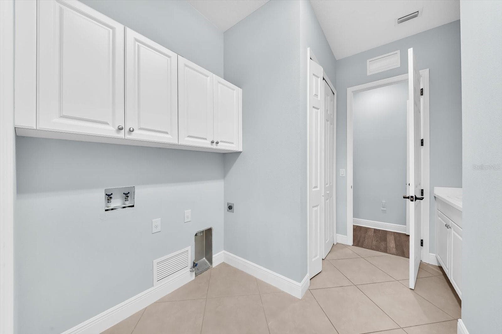 Laundry Room with Landry Sink. - 8256 LARKSPUR CIR, SARASOTA