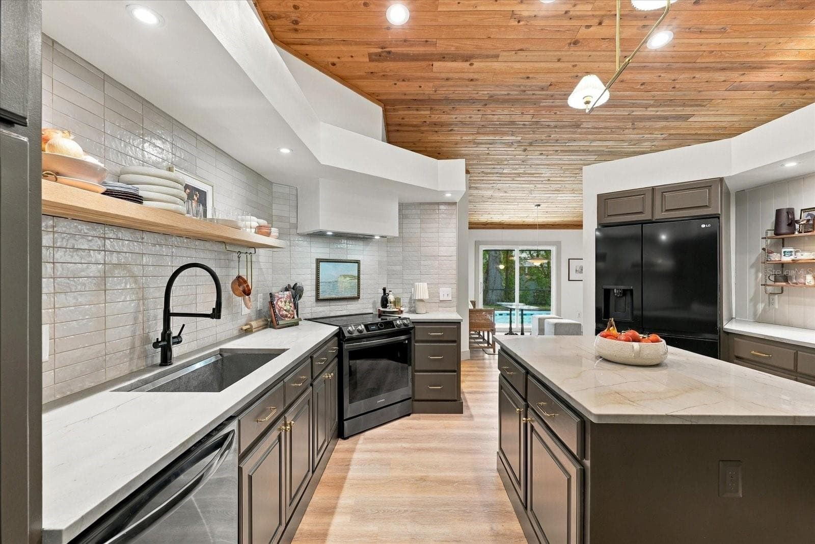 Stunning Kitchen - 1515 MIDNIGHT PASS WAY, CLEARWATER