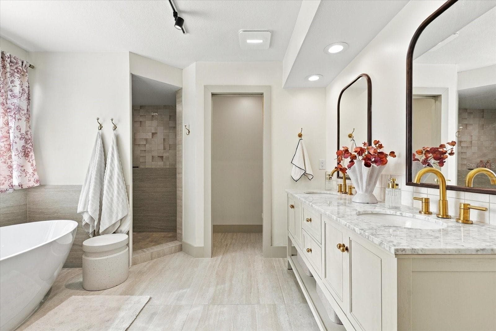 Primary Bathroom - 1515 MIDNIGHT PASS WAY, CLEARWATER