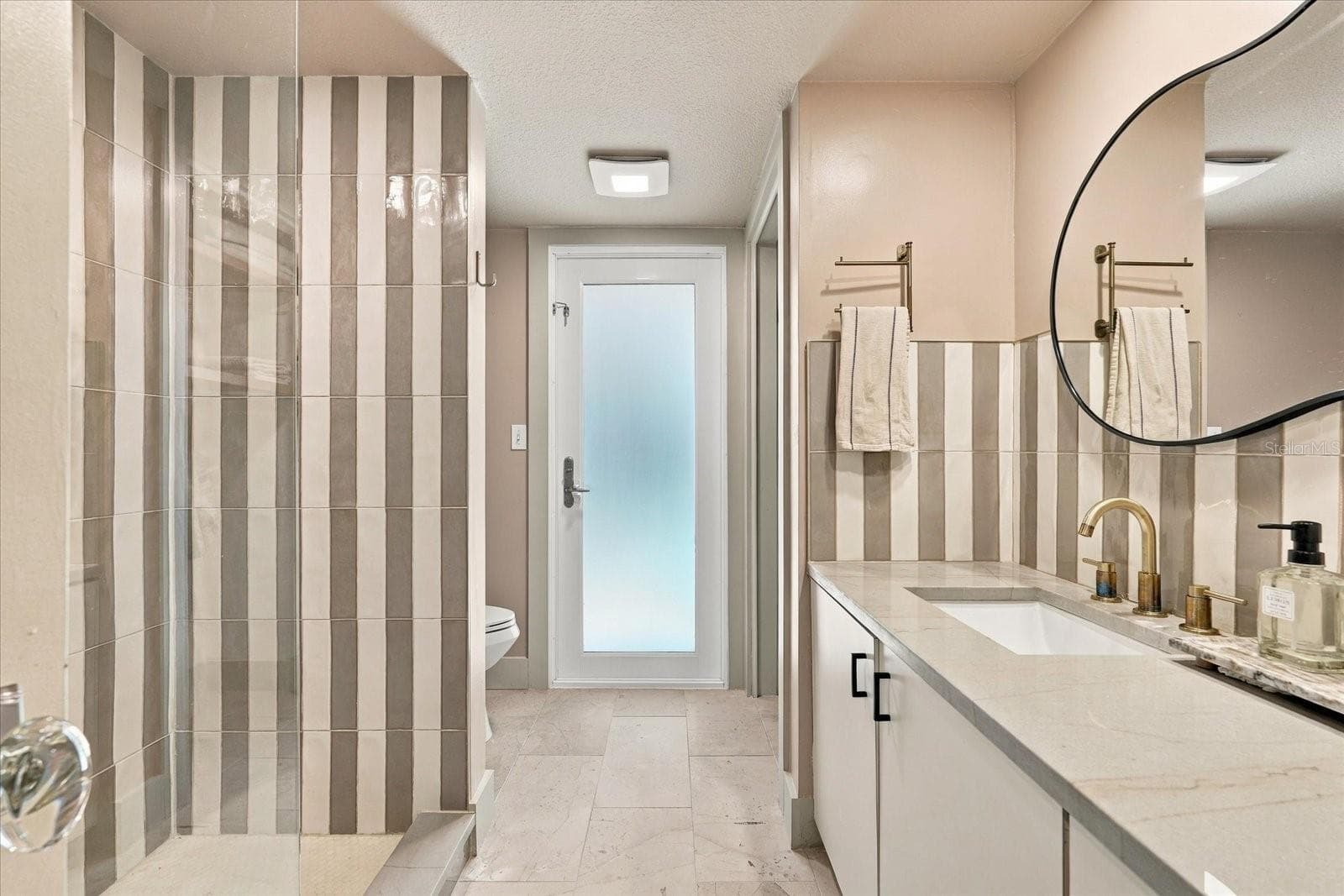 Guest Bathroom - 1515 MIDNIGHT PASS WAY, CLEARWATER