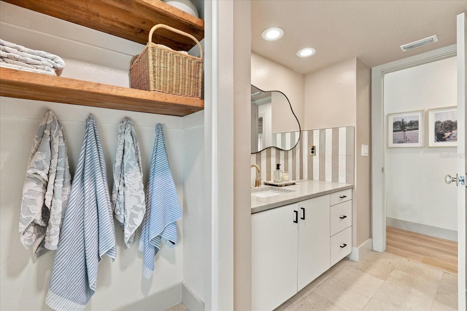 Guest Bathroom - 1515 MIDNIGHT PASS WAY, CLEARWATER