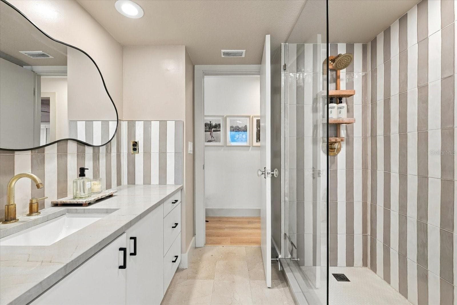 Guest Bathroom - 1515 MIDNIGHT PASS WAY, CLEARWATER