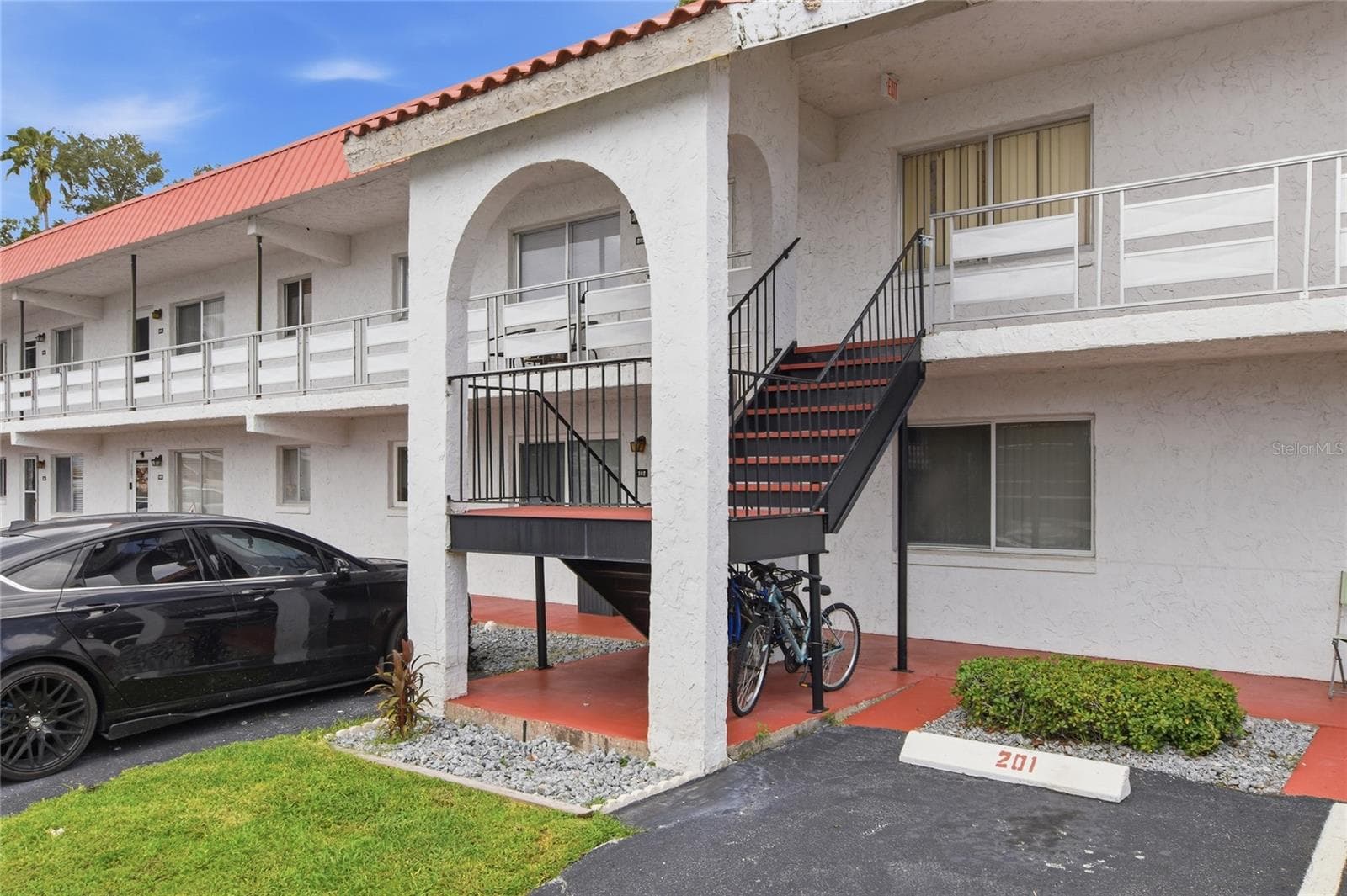 1100 MARTINIQUE DR #203