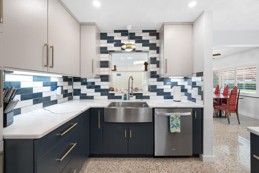 Quartz Countertops - Stainless Steel Farmhouse Sink - 1472 DURLING DR S, SOUTH PASADENA