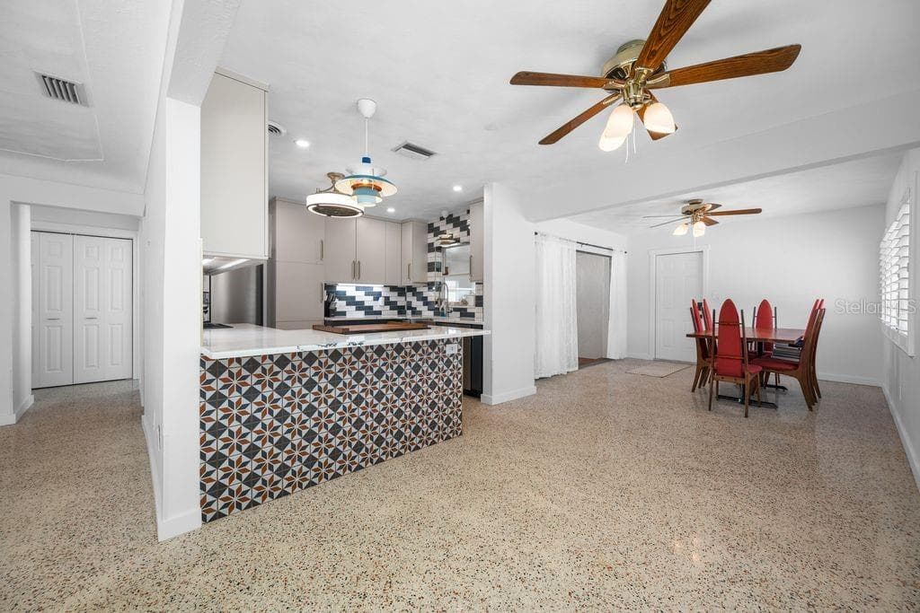 Breakfast Bar - Room for Bar Stools - 1472 DURLING DR S, SOUTH PASADENA