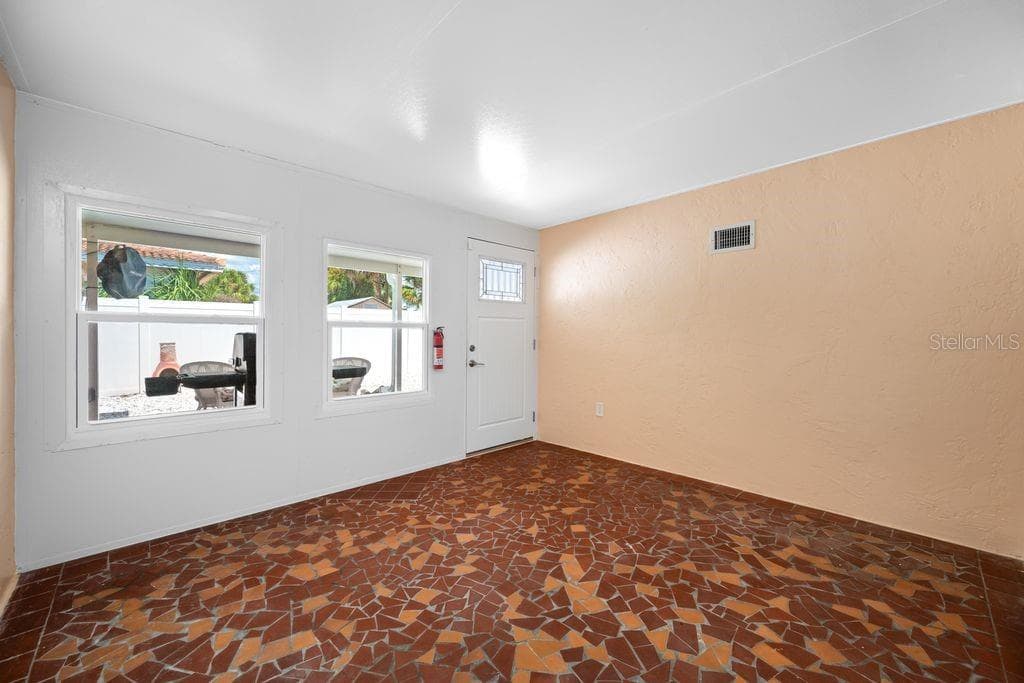 Bonus Room has Access to the Backyard Lanai - 1472 DURLING DR S, SOUTH PASADENA