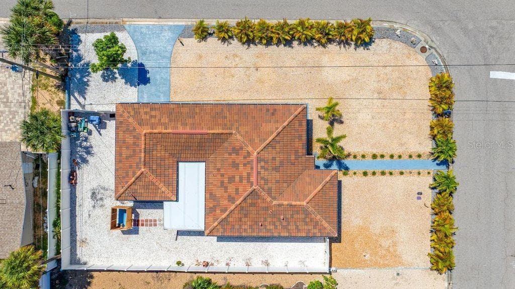Corner Lot - Low Maintenance Living! - 1472 DURLING DR S, SOUTH PASADENA