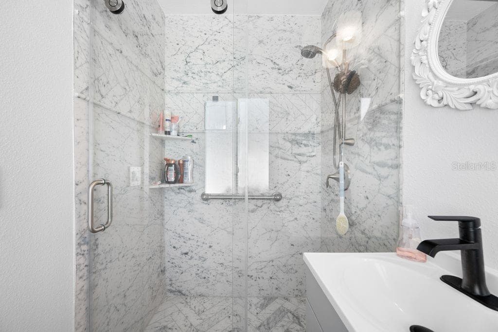 Primary En-Suite Shower/Bathroom - 1472 DURLING DR S, SOUTH PASADENA