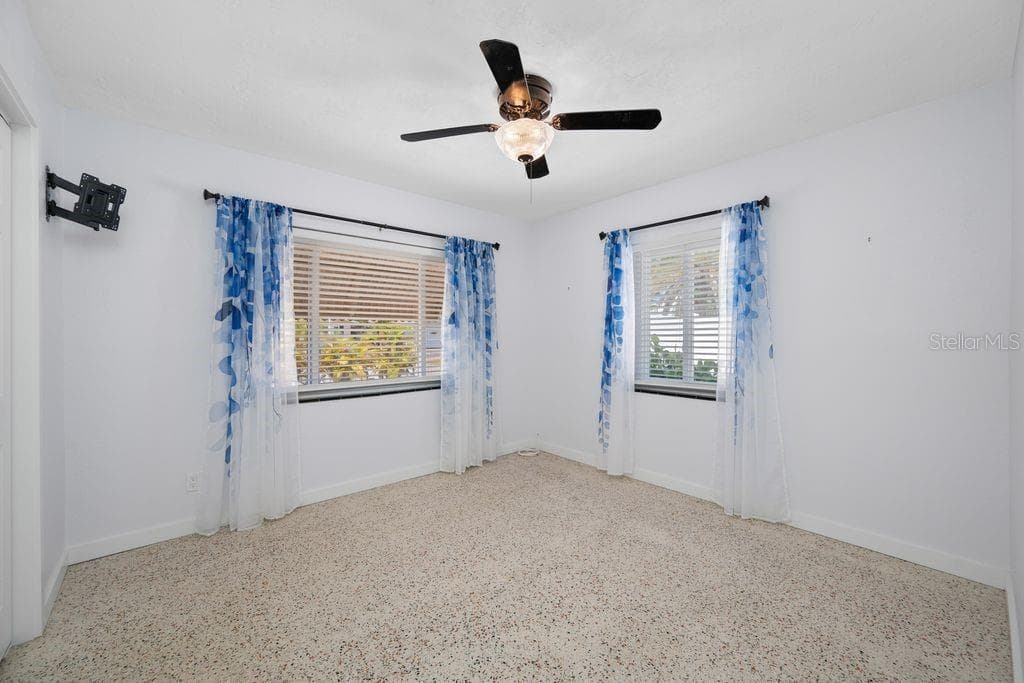 Guest Bedroom - Great Natural Light - 1472 DURLING DR S, SOUTH PASADENA
