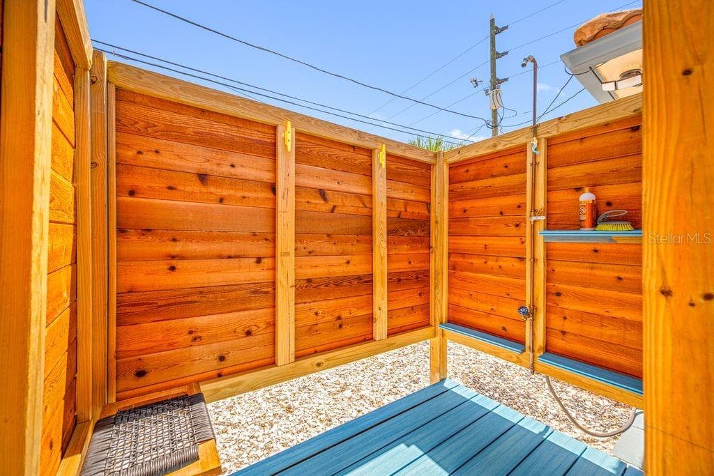 Prefer to Shower Outside?  No Problem, this cold water shower is perfect after a day at the beach or out on a boat after you've caught dinner! - 1472 DURLING DR S, SOUTH PASADENA