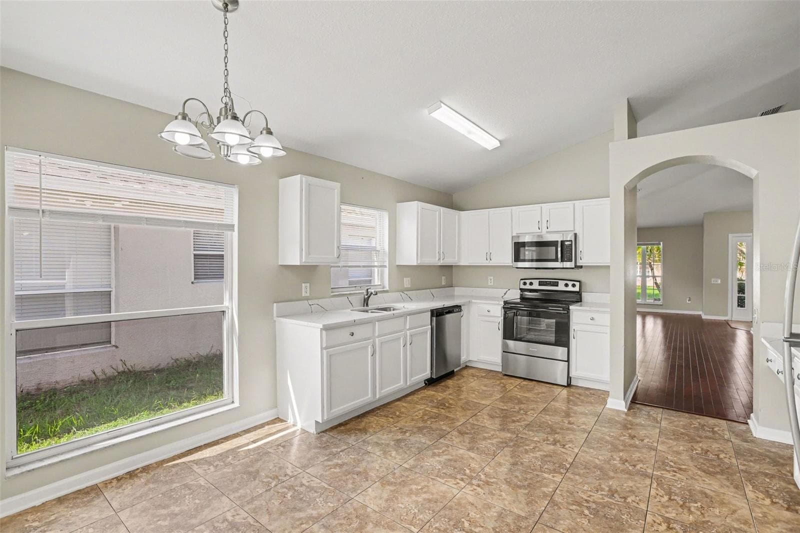 Single Family Residence at 10317 HUNTERS HAVEN BLVD, RIVERVIEW, photo 7 of 22