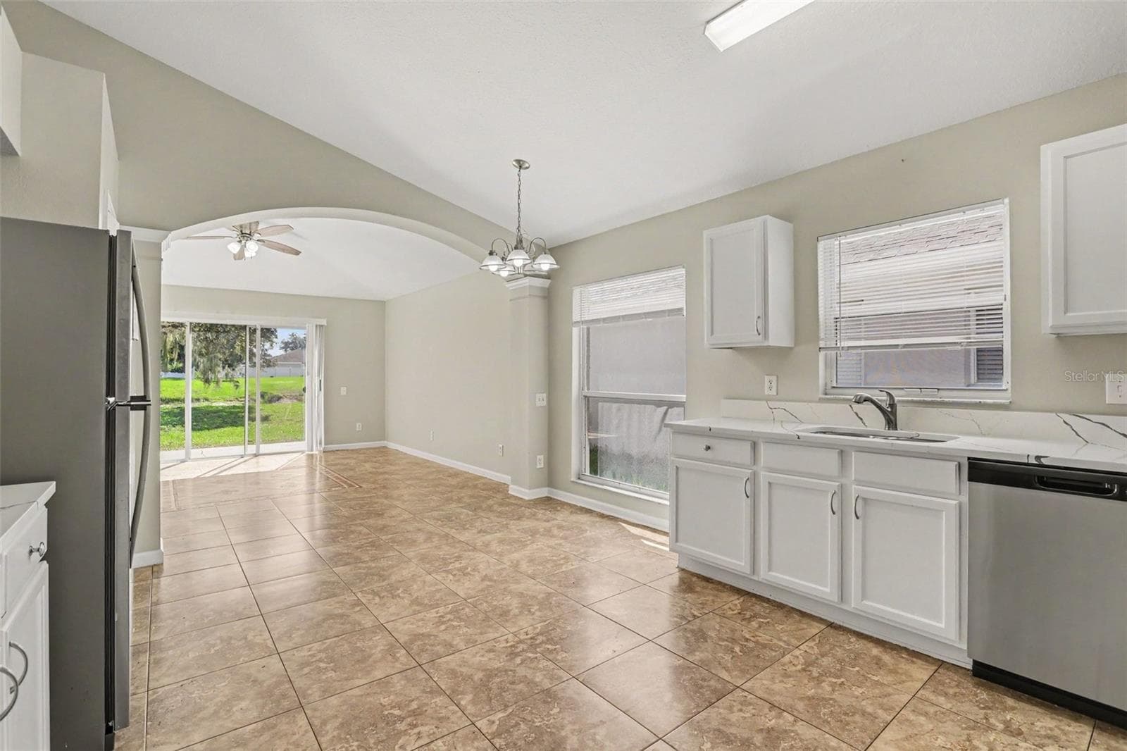 Single Family Residence at 10317 HUNTERS HAVEN BLVD, RIVERVIEW, photo 9 of 22