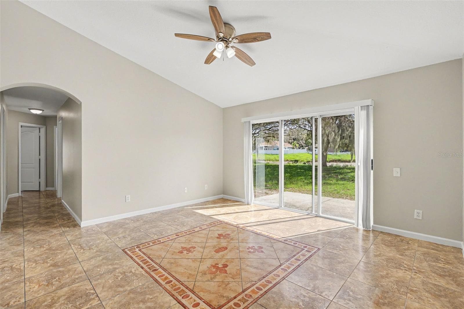 Single Family Residence at 10317 HUNTERS HAVEN BLVD, RIVERVIEW, photo 10 of 22