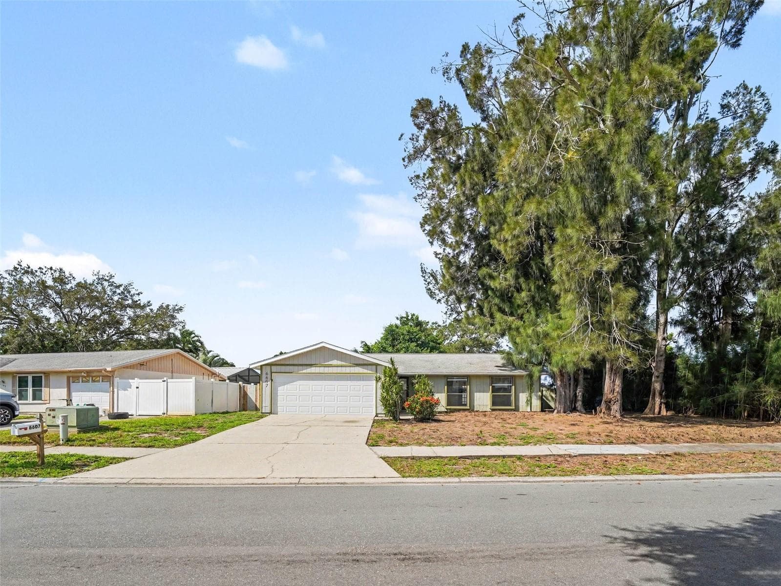Single Family Residence at 6607 36TH AVENUE DR W, BRADENTON, photo 2 of 19