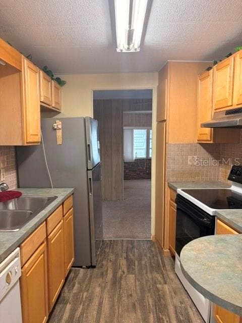KITCHEN VIEW 3 - 84 CEDAR ELM DR #28, SAFETY HARBOR