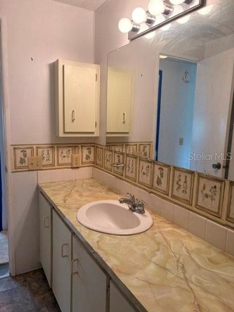 GUEST BATHROOM - 84 CEDAR ELM DR #28, SAFETY HARBOR