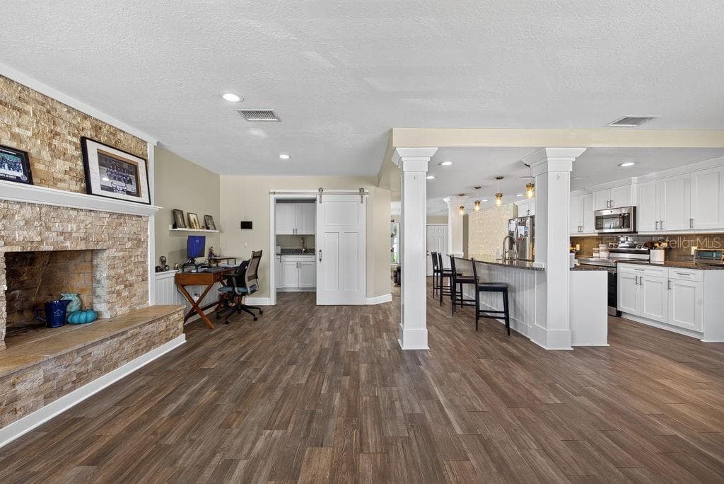 Single Family Residence at 4710 W TRILBY AVE, TAMPA, photo 4 of 65
