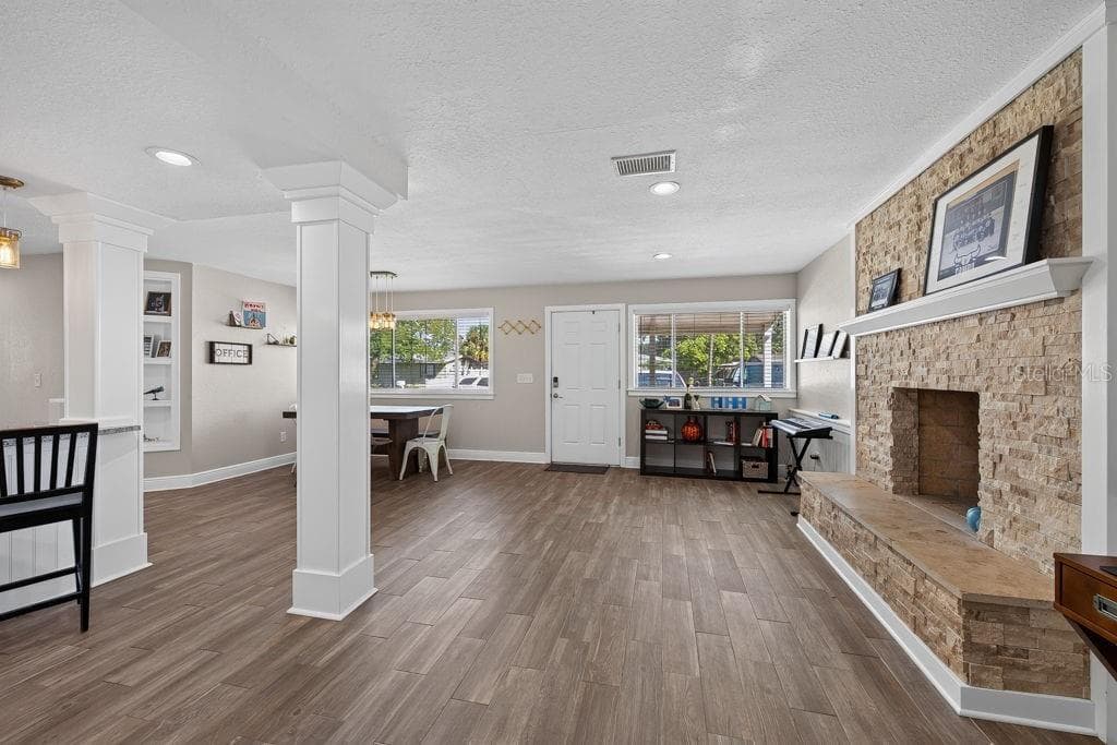Single Family Residence at 4710 W TRILBY AVE, TAMPA, photo 6 of 65