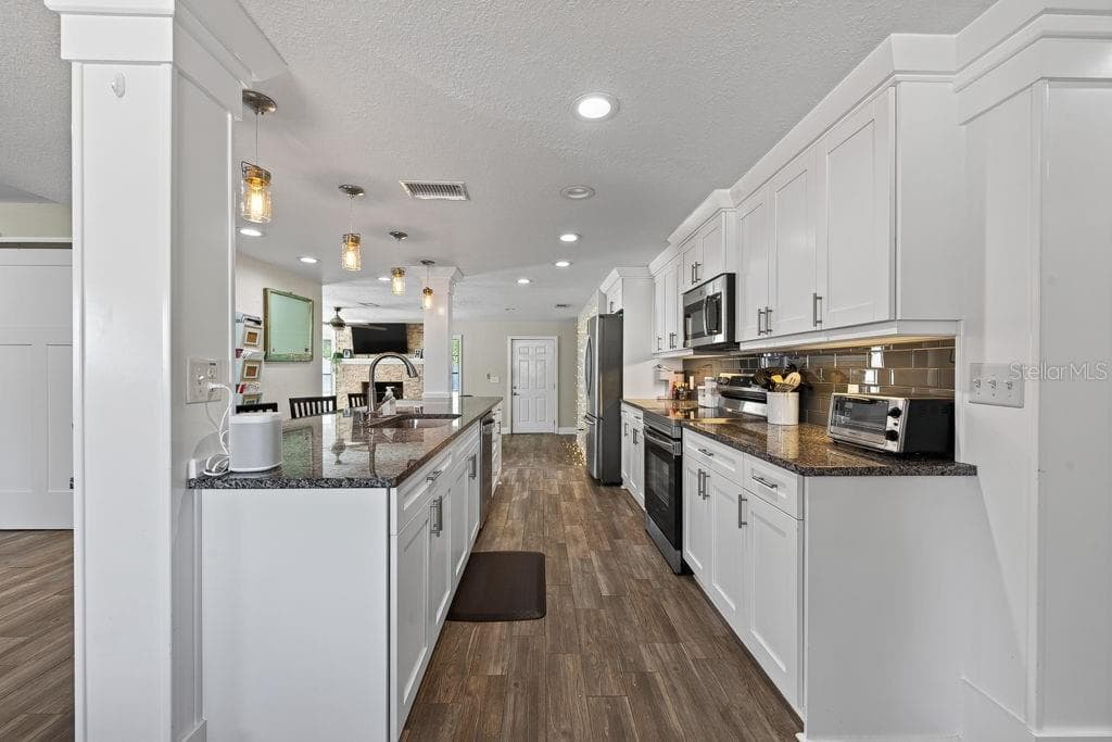 Single Family Residence at 4710 W TRILBY AVE, TAMPA, photo 13 of 65