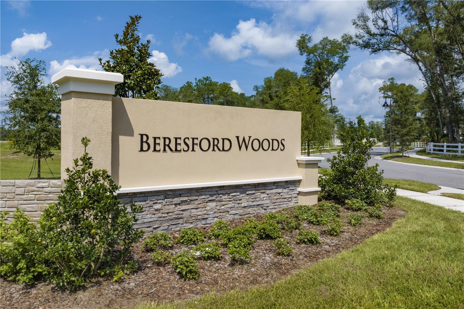Community Entrance - 1260 WHITE ASH LOOP, DELAND