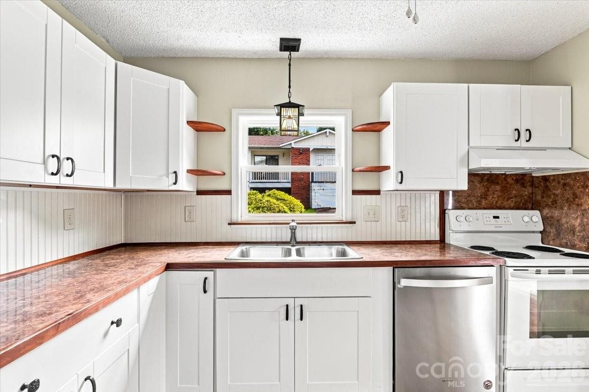 Condominium at 75 Nazarene Way, Waynesville, photo 12 of 40