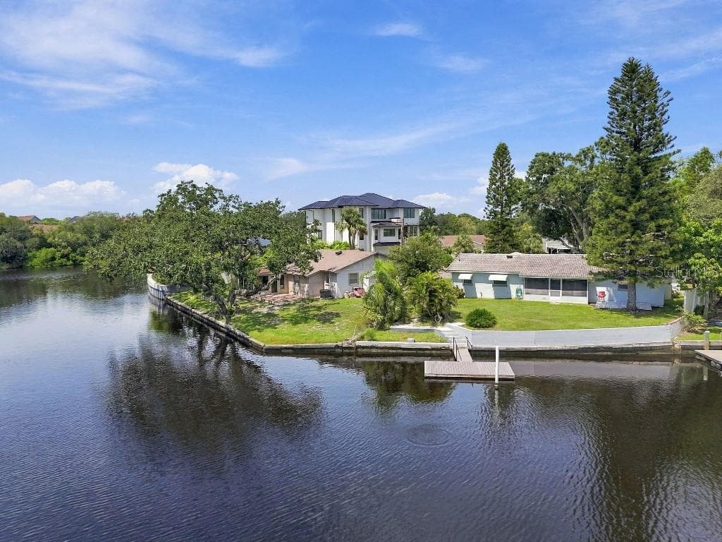 Single Family Residence at 10744 DRUMMOND RD, TAMPA, photo 5 of 73