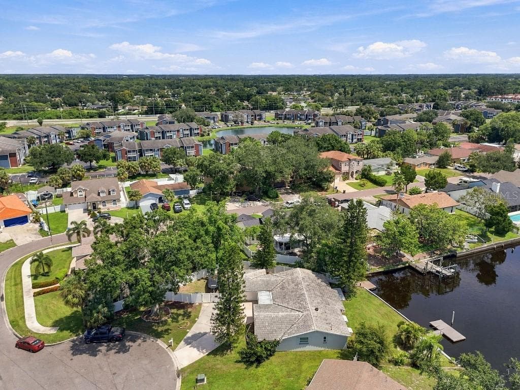 Single Family Residence at 10744 DRUMMOND RD, TAMPA, photo 13 of 73
