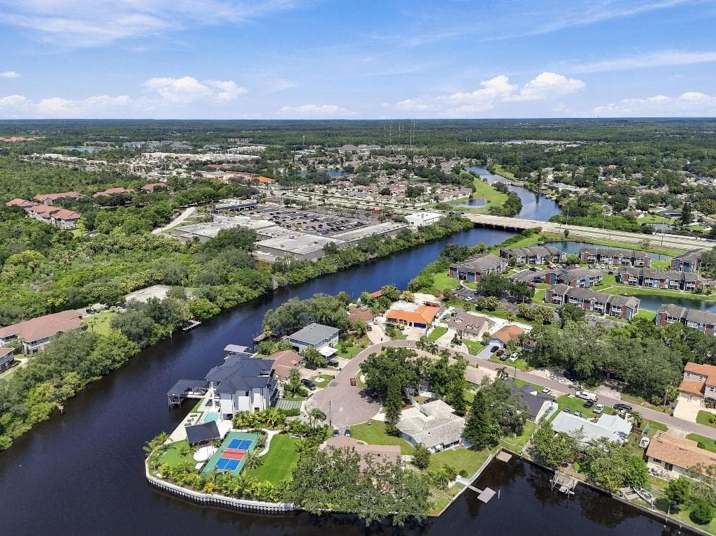 Single Family Residence at 10744 DRUMMOND RD, TAMPA, photo 16 of 73