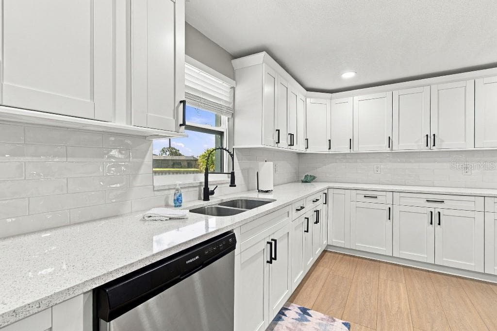 Single Family Residence at 10744 DRUMMOND RD, TAMPA, photo 22 of 73