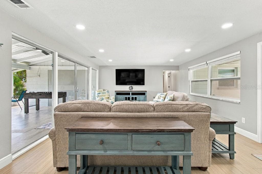 Single Family Residence at 10744 DRUMMOND RD, TAMPA, photo 30 of 73