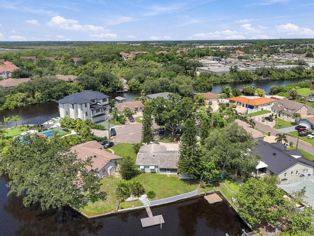 Single Family Residence at 10744 DRUMMOND RD, TAMPA, photo 69 of 73