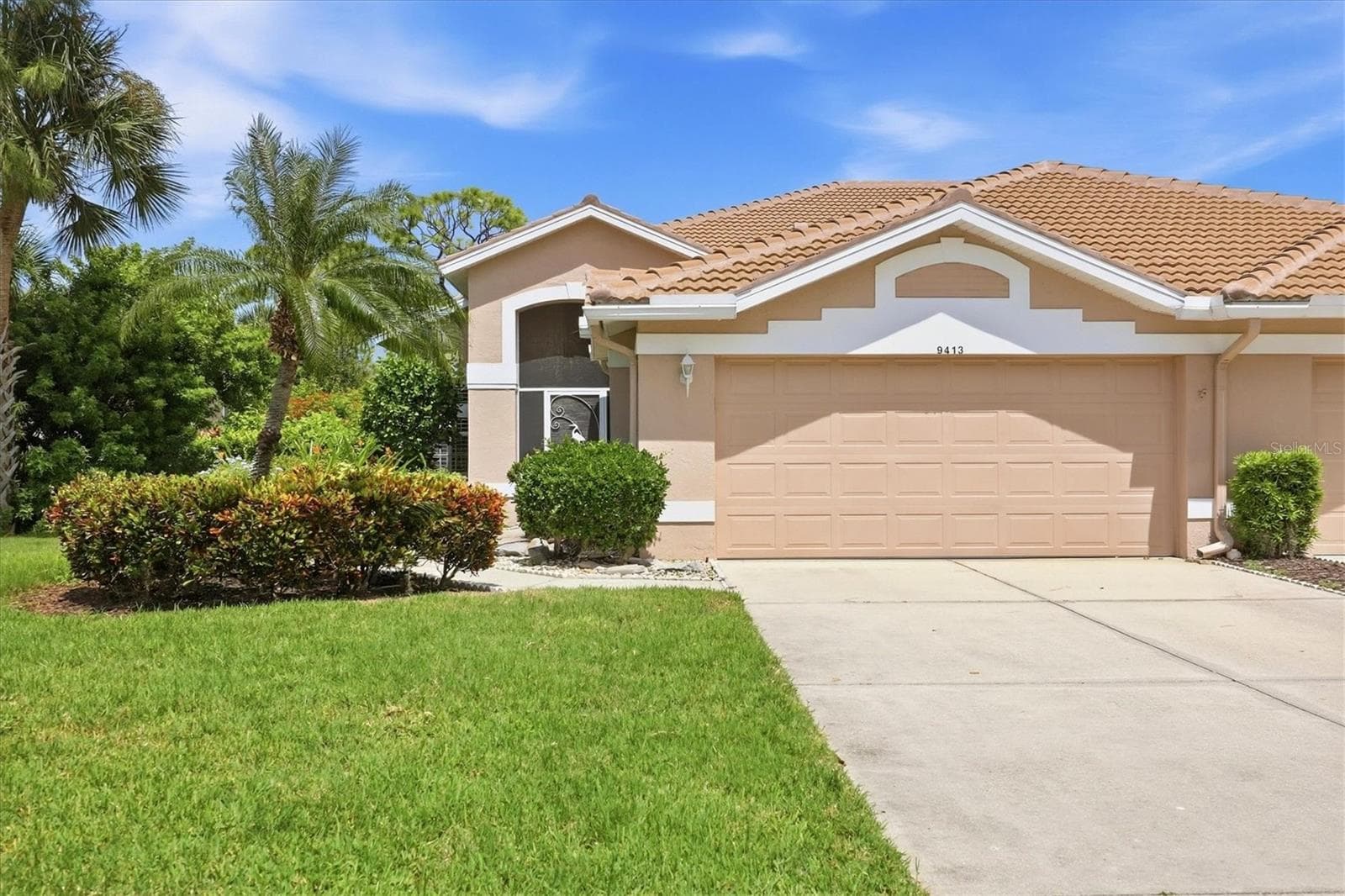 Villa at 9413 FOREST HILLS CIR, SARASOTA, photo 2 of 90