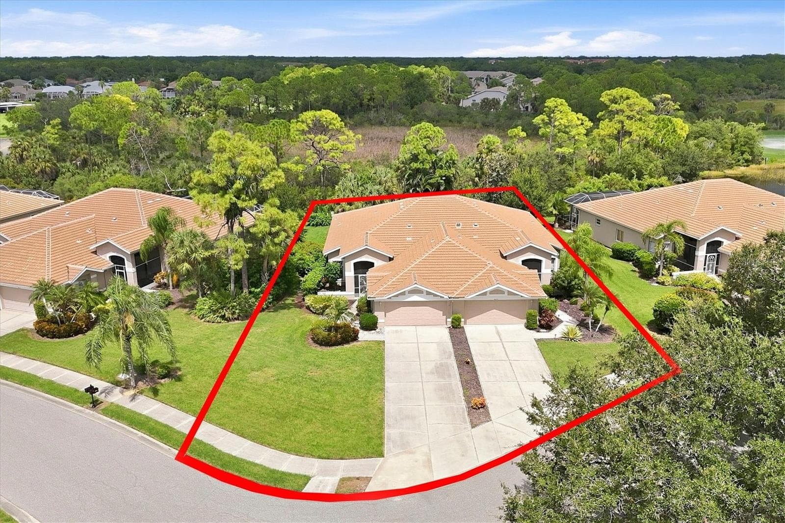 Villa at 9413 FOREST HILLS CIR, SARASOTA, photo 3 of 90